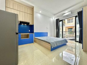 căn hộ dịch vụ ban công cửa sổ sáng sáng máy giặc riêng giá ổn nhất khu vực chu văn an bình thạnh