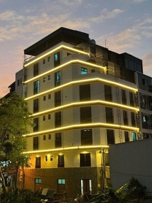 siêu mặt phố ngã 3 vàng lạc long quân- hoàng hoa thám-võ chí công. nhà 5t-50m2