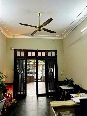 bán nhà trần kim xuyến cầu giấy dt 81m x 4t x mt 4,2m giá 42,5 tỷ có thương lượng