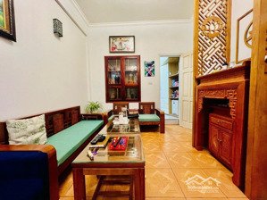 bán tạp thể phường nghĩa tân , cầu giấy tầng 1 dt 80m2 có 3 ngủ , 1 vs nhà cũ giá 5 tỷ