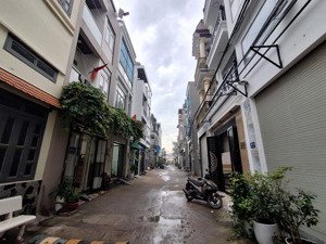 bán nhà 3 tầng -4 pn - hẻm đường lã xuân oai - long trường - giá chỉ nhỉnh 5 tỷ