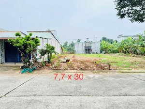 cần ra nhanh lô đất vip đường nk14a cách ql13 chỉ 300m, dt 231m2 full thổ đường 8m có vỉa hè sổ sẵn