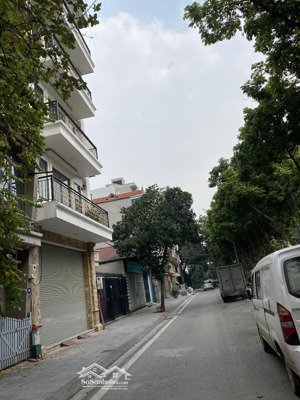 8,3tỷ nhà bát khối 50m2, lô góc, 6tầng thang máy, ô tô đỗ cửa. ngay cv hồ điều hòa long biên.