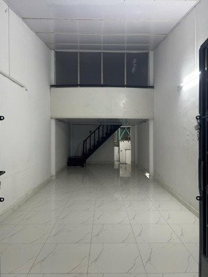 cho thuê nhà nguyên căn trong hẻm đường nguyễn khoái p3 q4..giá 8/triệu