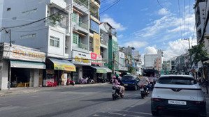 bán căn góc mặt tiền đường 2/4 nha trang có sẵn dòng tiền thuê 55 triệu/ tháng