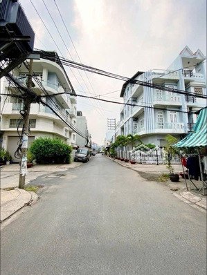 siêu phẩm 4 tầng bình trị đông-quận bình tân, mới vào ở ngay, ô tô đỗ cửa, chỉ nhỉnh 6 tỷ