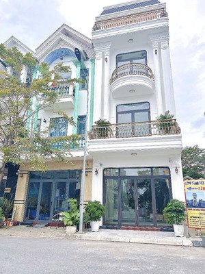 dĩ an hơn 5 tỷ- nhà mới ở ngay 3 tầng- diện tích 112m2- đường 12m tại nguyễn thị minh khai dĩ an