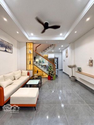 khu vip phan xích long p.1 phú nhuận -4 tầng btct 4.5x10 m nở hậu 6.8m 8.x tỷ