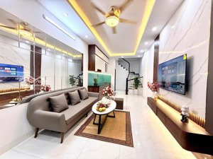 bán nhà phố thái thịnh ngõ thoáng rộng vf3 lùi cửa, vài bước chân ra phố, diện tích 38m2x5tầng