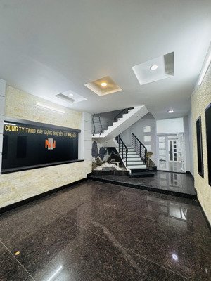 mặt phố ngay aeon maill tên lửa - nhà 4 tầng 5*20m.