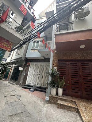 chính chủ cần bán nhanh căn nhà mặt ngõ thông phố ngọc hà