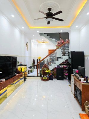 bán nhà 3 tầng đường 12m, phường long trường quận 9 giá 5,2 tỷ