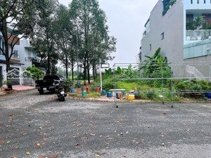 lô góc 2 mặt tiền kinh doanh 135.5m2 (9.7x14) đường xe tải - cách quốc lộ 13 50m - giá 5ty39 tỷ