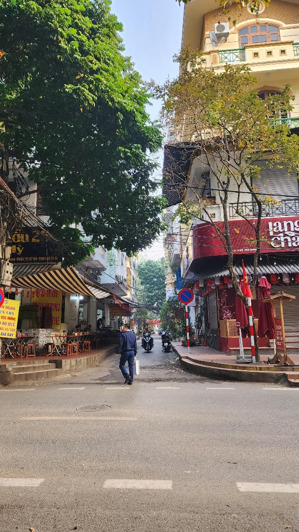 nhỉnh 10 tỷ, phố cafe hoàng cầu, đống đa, 4 tầng, mt 4.5m, kinh doanh đỉnh.