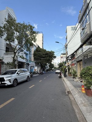 cần bán nhà đẹp mặt tiền gần lâm văn bền quận 7.full nội thất.