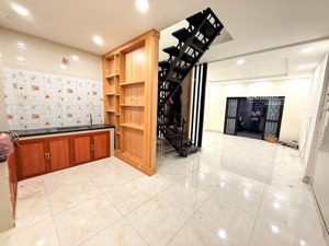 nhà 2 tầng, 86m2, nở hậu, chỉ 5tỷ950, sau căn mt đs19, quang trung, gò vấp, gần chợ hạnh thông tây