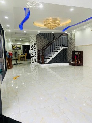 xe hơi ngủ trong nhà - mặt tiền đường lớn dt khủng 8x23m - p7 q8