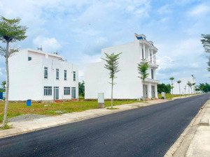 cần bán lô đất ngay cổng vsip 2. ngay mặt tiền đường tỉnh 741 - gần chợ trường đầy đủ