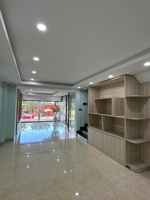 bán nhà 2 mặt tiền đường đống đa, ngang 8m