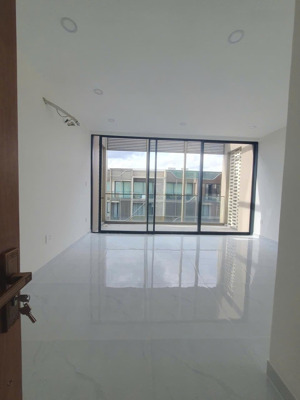 cho thuê nguyên căn 5 tầng thang máy mới hoàn thiện đẹp,giá 55tr