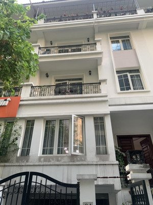 cho thuê nhà đường nguyễn tuân, thanh xuân, hn. dt 90m, 5 tầng, 1 hầm, có thang máy. giá 38tr/th