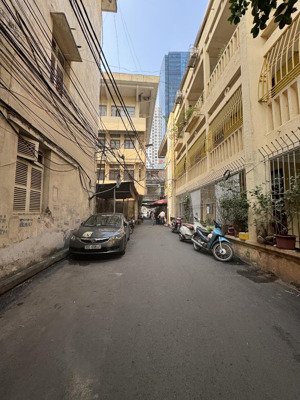 ngõ 79 nguyễn chí thanh, 6 tầng 30m2 9,6 tỷ. 30m ô tô tránh, lô góc. 2 thoáng sổ a4. siêu hiếm