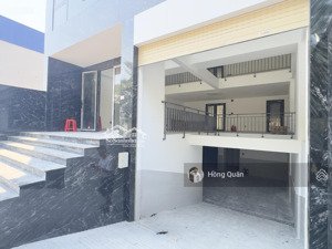 cho thuê nhà 7x18m.hầm-4 tầng sàn trống.giá 55tr/th.lh quân 