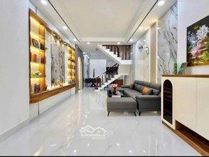 xoay vốn bán gấp nhà hẻm xe hơi 5m đường đoàn văn bơ p15 quận 4 . giá 5 tỷ