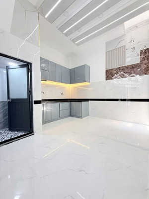 xoay vốn kd bán gấp nhà sư vạn hạnh, quận 10. giá 7,9 tỷ, dt 60m2, lh như , đường rộng