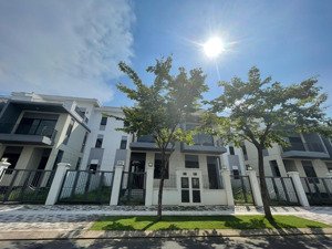 chỉ còn duy nhất căn nhà phố 8x20 khu the suite đường thông gần công viên giá chỉ 8.1 tỷ