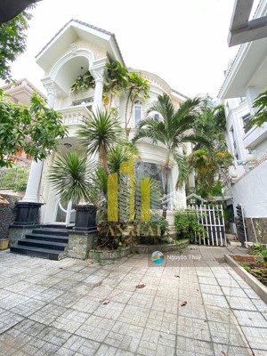 cho thuê villa hiện đại sân vườn - view landmark giá 41 triệu