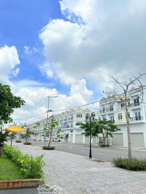 chủ gửi bán gấp căn shophouse trục chính đường 20m tại dự án tiến lộc garden