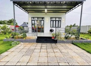 chủ cần bán gấp nhà vườn 1000m2 có sẵn nhà, 500tr, sát ql13, ngay kcn becamex. shr