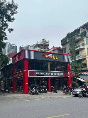 chủ nhà gửi bán nhà mặt phố trần hưng đạo:1400m2,2 tầng,mt:26m.giá:thoả thuận