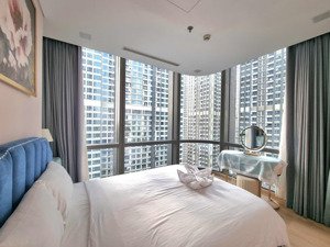 the landmark 81 vinhomes central park cho thuê 2pn vòng cung, giá 30tr, 80m2 full nt, lh 
