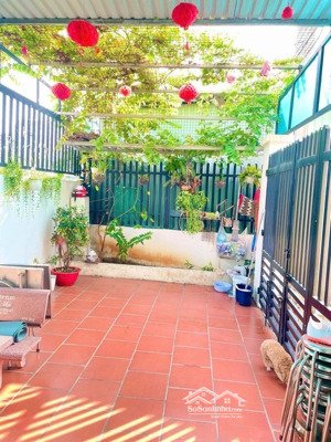 muốn bán nhanh căn nhà. vì hàng giữ sổ dùm. đồng ý mua bán 3bên giá 12tỷ dt 54m2 đường 7m mt 3,8m