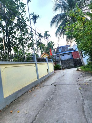 tìm đâu ra lô đất hoa động mà giá chỉ nhô hơn tỷ tí thôi ạ