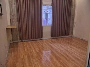 chính chủ cần bán gấp nhà riêng tại đê la thành - 57,4m - 3 tầng - 3 ngủ + 1 thờ - ô tô đỗ gần