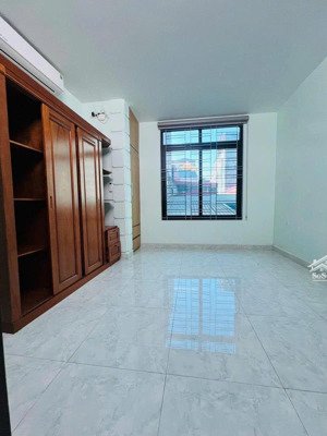 chính chủ bán nhà đường láng, hàng hiếm lô góc 25m2x6t, ngõ thông cách phố 50m, giá nhỉnh 6 tỷ