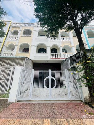 cho thuê nhà 2 lầu mới đẹp 4 phòng ngủ khu văn hoá tây đô cái răng cần thơ