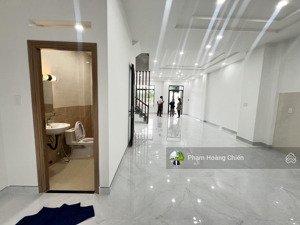 cho thuê nhà phố mới 100% lakeview city dt 5x20m giá 30 triệu bao vat, hoàn thiện cơ bản 4pn 5wc