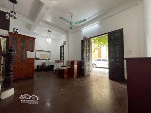 bán liền kề văn quán chỉ 13.9 tỷ, đg phân lô oto tránh