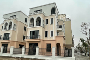 chuyển nhượng gấp liền kề sao biển vin 2 55m² giá 9.300 tỷ hoàn thiện 5 tầng, sẵn sổ, vị trí đẹp