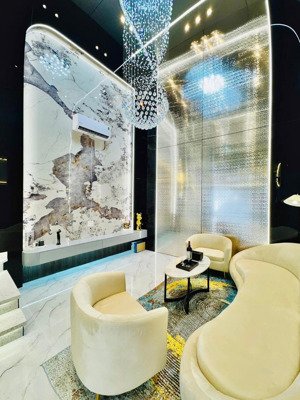 nhà mới 100% full nội thất trệt 2 lầu sân thượng 4pn 4wc xe hơi ngủ trong nhà ngay cv làng hoa