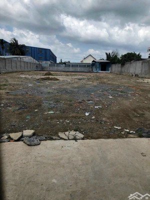 cho thuê mặt bằng (như hình) dt:1700m2- và 1400m2 nhà ở- tường bao-điện 3fa phù hợp làm garra-