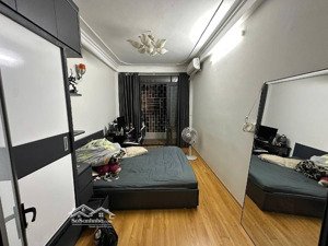 nhà sát phố tđ, thang máy, ngõ rộng gần ngã tư đại la