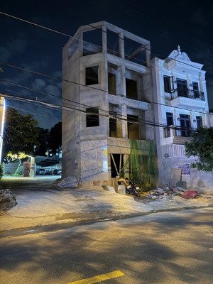 bán nhà phố 3 mt - đường làng tăng phú, quận 9 cách lê văn việt chỉ 200m