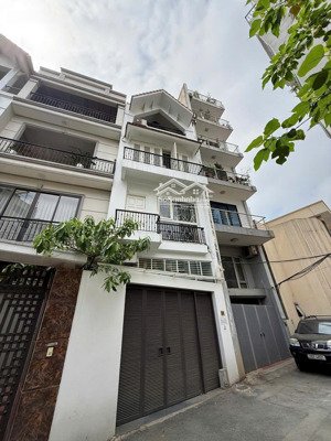 cho thuê nguyên căn ngõ 230 định công, dt 125m*5 tầng, sân rộng, thoáng trước sau, giá 20 triệu