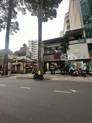 siêu phẩm! bán nhà góc 2 mặt tiền cửu long 17x22m - 3 lầu - hđt: 120tr - giá 59 tỷ tl, p2, tân bình