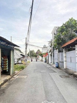 bán nhà mặt tiền hà huy giáp gần sân vận động dĩ an nhà đẹp giá hợp lý trung tâm đông hoà